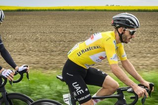 Adam Yates pour un doublé au Tour de Romandie. KEYSTONE/JEAN-CHRISTOPHE BOTT